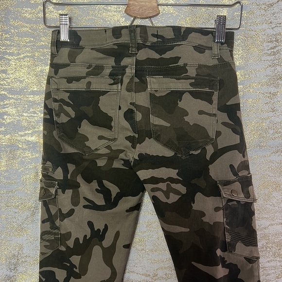 Ym Inc Low Rise Skinny Fit Military Camo Jeans Size 3 - Picture 9 of 16